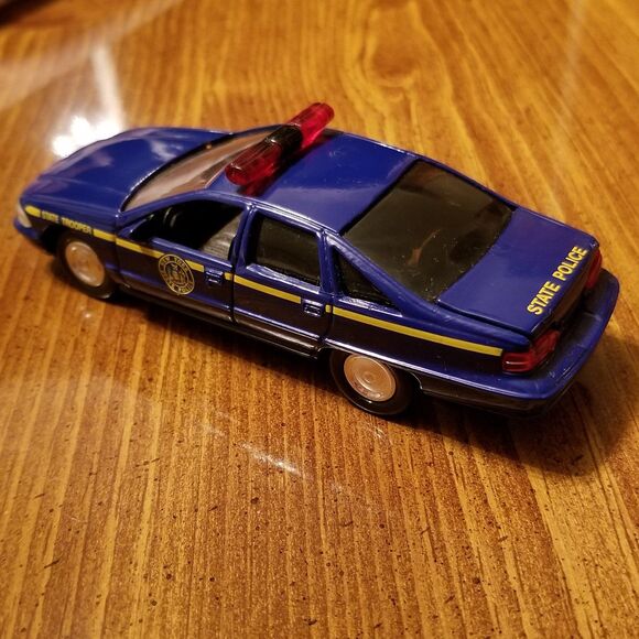 New York State Police Road Champs die cast police car 1:43 scale - Picture 6 of 8